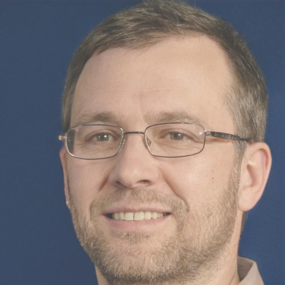 Portrait de Julien Moreau, expert en finance